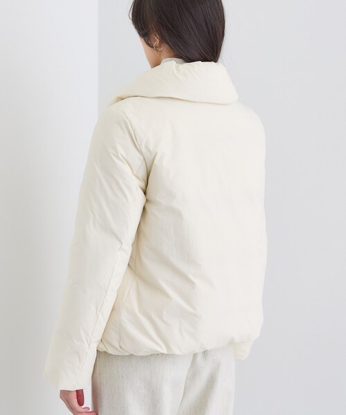 INDIVI（インディヴィ）の「【撥水／洗える／デザイン衿】ステッチレス ショートダウンコート（ダウンジャケット/コート・レディース・アイボリー/ブラック/ダークブラウン・38/36/19/15 /13/05/40）」の19枚目の写真