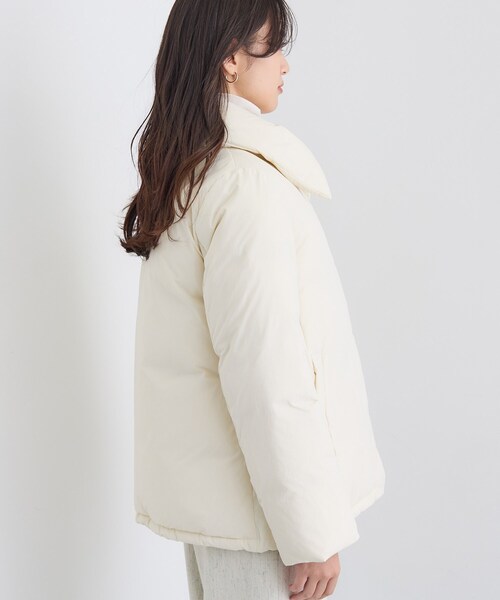 INDIVI（インディヴィ）の「【撥水／洗える／デザイン衿】ステッチレス ショートダウンコート（ダウンジャケット/コート・レディース・アイボリー/ブラック/ダークブラウン・38/36/19/15 /13/05/40）」の18枚目の写真