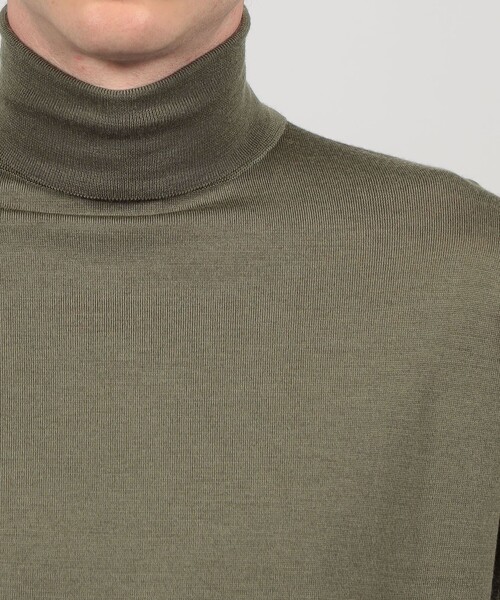 JOHN SMEDLEY LEVINE メリノウールタートルネックニット（ニット