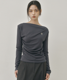 NICK&NICOLE | SHIRRING DRAPE BOAT NECK TOP_CHARCOAL(Tシャツ/カットソー)