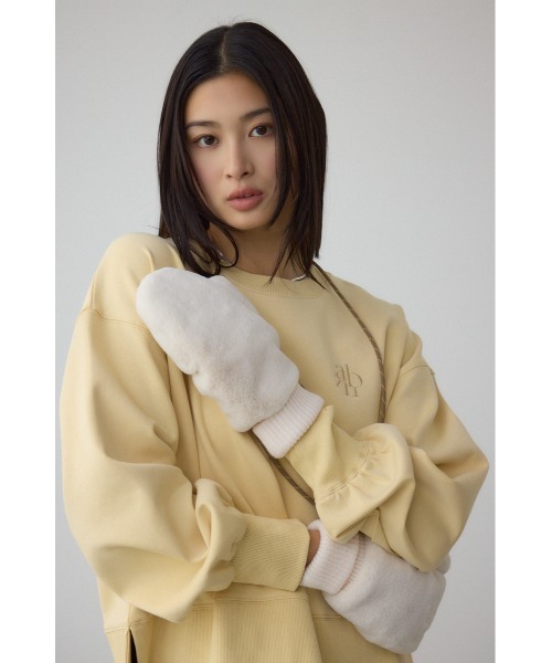 AZUL by moussy(アズールバイマウジー)の「配色ストラップ2WAYフェイクファーミトン(手袋・レディース・アイボリー/グレー/ダークグリーン・FREE)」の5枚目の写真
