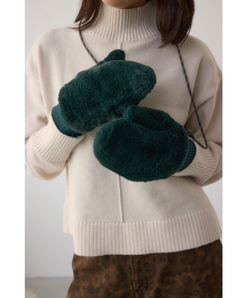 AZUL by moussy(アズールバイマウジー)の「配色ストラップ2WAYフェイクファーミトン(手袋・レディース・アイボリー/グレー/ダークグリーン・FREE)」の22枚目の写真