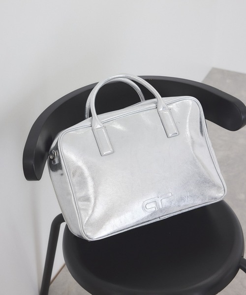 ADAM ET ROPE'（アダムエロペ）の「【サステナブル】ロゴボストンビッグバッグ（ボストンバッグ・レディース・ブラウン/ブラック/シルバー・FREE）」の4枚目の写真