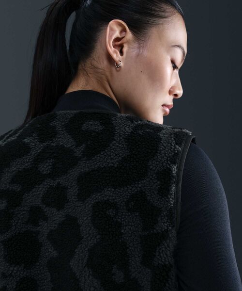 NIKE（ナイキ）の「ナイキ スポーツウェア ウィメンズ ハイパイル フリース ベスト / Nike Sportswear Women's High-Pile Fleece Vest HV2074-010 Black（ベスト・レディース・ブラック・XL/M/XS/L/S）」の3枚目の写真