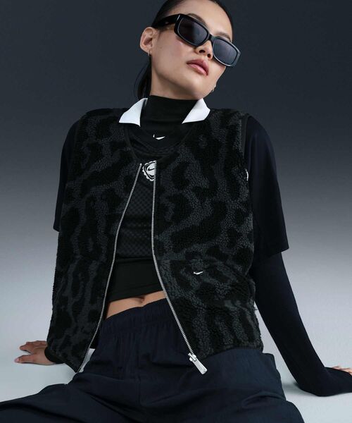 NIKE（ナイキ）の「ナイキ スポーツウェア ウィメンズ ハイパイル フリース ベスト / Nike Sportswear Women's High-Pile Fleece Vest HV2074-010 Black（ベスト・レディース・ブラック・XL/M/XS/L/S）」の4枚目の写真