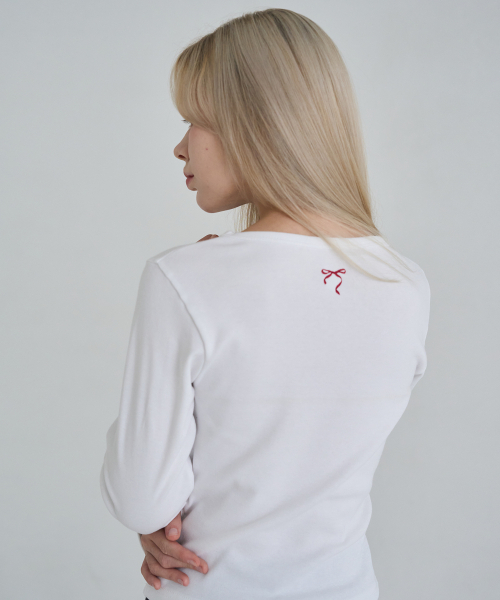 5OML(オーオーエムエル)の「スリムバックリボンロングスリーブ(ホワイト)(Tシャツ/カットソー・レディース・ホワイト・MEDIUM/LARGE)」の2枚目の写真