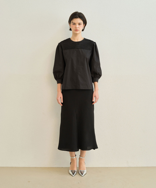 MAYVERU(メイバーユー)の「Nor Pintuck Blouse _ Black(シャツ/ブラウス・レディース・ブラック・FREE)」の3枚目の写真