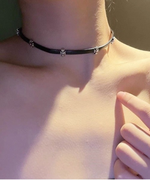 MASHIRO（マシロ）の「【MASHIRO】クロスモチーフブラックチョーカー(MA/EK471)（チョーカー・レディース・ブラック・FREE）」の4枚目の写真
