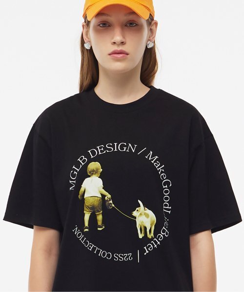 MATCHGLOBE(マッチグローブ)の「Dog Walker Printed Loose-fit Tee (Black)(Tシャツ/カットソー・レディース・その他・FREE)」の4枚目の写真