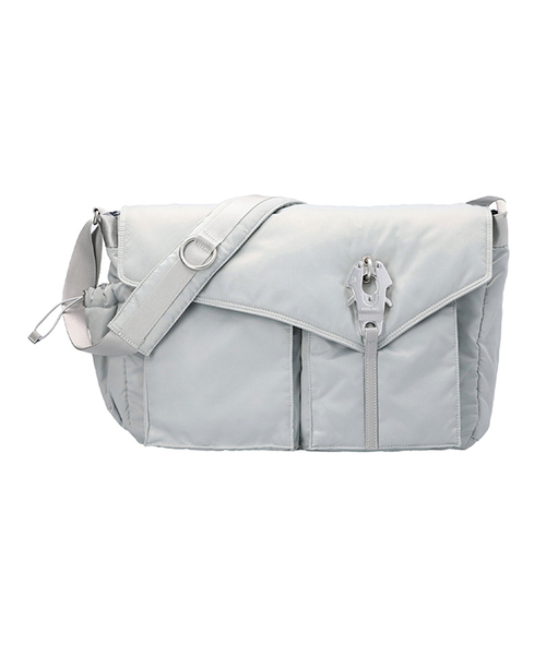 SSRL(シエスタ ロイヤル レーベル)の「Raven Oblique Messenger Bag / Silver(メッセンジャーバッグ・レディース・その他・OS)」の1枚目の写真
