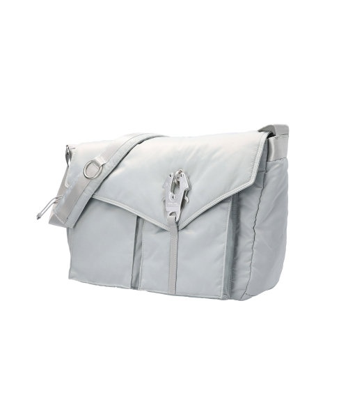 SSRL(シエスタ ロイヤル レーベル)の「Raven Oblique Messenger Bag / Silver(メッセンジャーバッグ・レディース・その他・OS)」の2枚目の写真