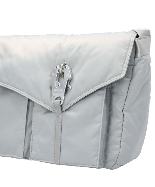 SSRL(シエスタ ロイヤル レーベル)の「Raven Oblique Messenger Bag / Silver(メッセンジャーバッグ・レディース・その他・OS)」の5枚目の写真