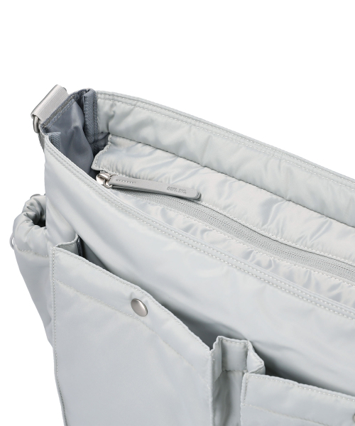 SSRL(シエスタ ロイヤル レーベル)の「Raven Oblique Messenger Bag / Silver(メッセンジャーバッグ・レディース・その他・OS)」の6枚目の写真
