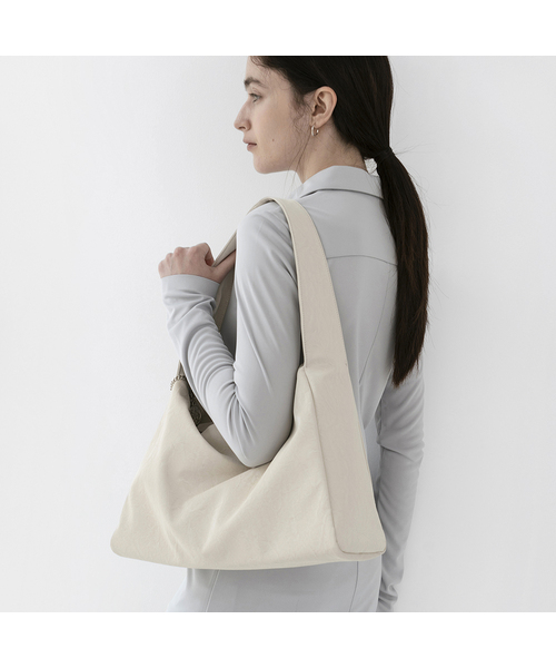 ANODDS(アンオズ)の「LUVIK shoulder hobo bag 3 color(ショルダーバッグ・レディース・ダークブラウン/ブラック/ライトグレー・FREE)」の2枚目の写真
