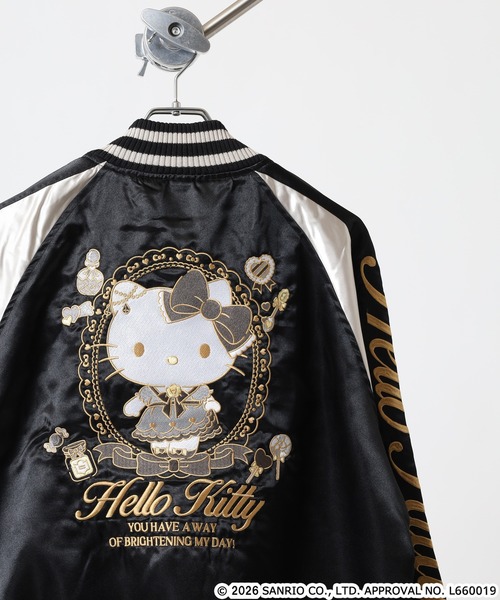 sanrio(サンリオ)の「サンリオキャラクターズ リバーシブルスカジャン(スカジャン・レディース・ブラック×シルバー/ブラック×ブラック/ブラック×ゴールド/ピンク系その他・M/LL/L)」の3枚目の写真