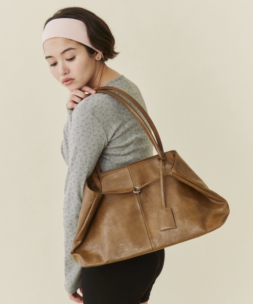 FUULLY STUDIO(フーリィーステューディオ)の「ベルト付き2WAYトートバッグ(トートバッグ・レディース・ブラウン/キャメル/ブラック・FREE)」の12枚目の写真