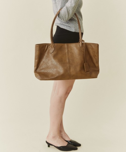 FUULLY STUDIO(フーリィーステューディオ)の「ベルト付き2WAYトートバッグ(トートバッグ・レディース・ブラウン/キャメル/ブラック・FREE)」の16枚目の写真