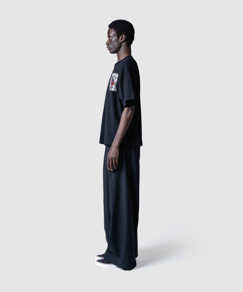 yoshiokubo(ヨシオクボ)の「yoshiokubo ヨシオクボ / TWIST SLACKS ツイストパターンワイドスラックス / YKS26416(スラックス・メンズ・ブラック・3/2)」の3枚目の写真