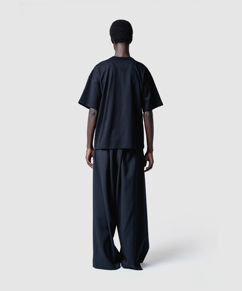 yoshiokubo(ヨシオクボ)の「yoshiokubo ヨシオクボ / TWIST SLACKS ツイストパターンワイドスラックス / YKS26416(スラックス・メンズ・ブラック・3/2)」の4枚目の写真