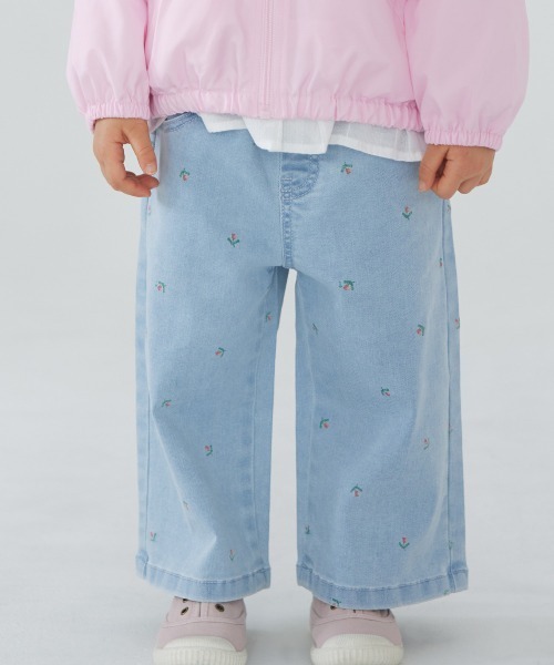 moimoln（モイモルン）の「チューリップポケットワイドデニムパンツ（デニムパンツ・キッズ・ブルー/ライトブルー・90cm/100cm/110cm/120cm/130cm）」の2枚目の写真