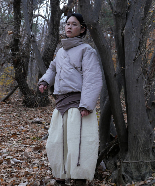 CHAMASPORTSLAB(チャマ スポーツラボ)の「CSL_Ongi Puffer Jacket_Beige(ダウンジャケット/コート・レディース・Beige・FREE)」の13枚目の写真