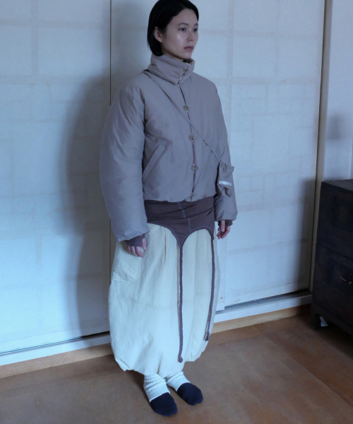 CHAMASPORTSLAB(チャマ スポーツラボ)の「CSL_Ongi Puffer Jacket_Beige(ダウンジャケット/コート・レディース・Beige・FREE)」の4枚目の写真