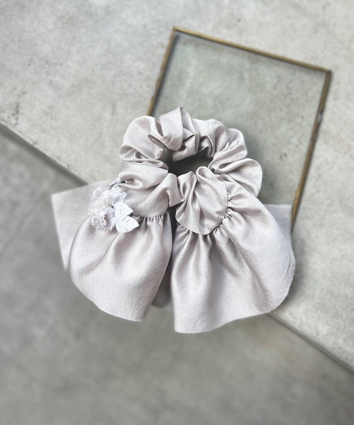 m.soeur（エムスール）の「クララとサテンのシュシュ（シュシュ・レディース・グレー/ホワイト/ピンク・FREE）」の8枚目の写真