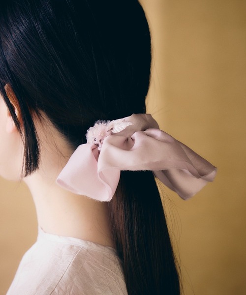 m.soeur（エムスール）の「クララとサテンのシュシュ（シュシュ・レディース・グレー/ホワイト/ピンク・FREE）」の11枚目の写真