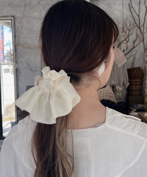 m.soeur（エムスール）の「クララとサテンのシュシュ（シュシュ・レディース・グレー/ホワイト/ピンク・FREE）」の6枚目の写真