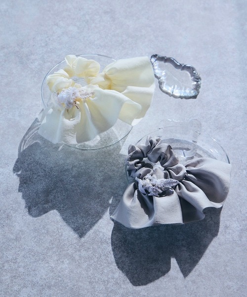 m.soeur（エムスール）の「クララとサテンのシュシュ（シュシュ・レディース・グレー/ホワイト/ピンク・FREE）」の4枚目の写真