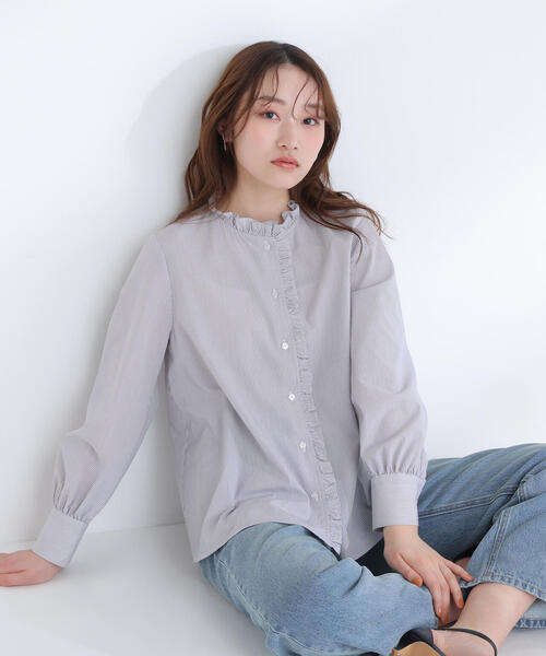 NATURAL BEAUTY BASIC(ナチュラルビューティーベーシック)の「◇スタンドネックフリルブラウス(シャツ/ブラウス・レディース・グレー系その他/ブルー/オフホワイト・MEDIUM/SMALL)」の1枚目の写真