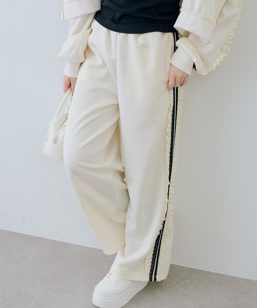 continuer de NICE CLAUP(コンティニューデナイスクラップ)の「【セットアッ対応】トラックレースパンツ(その他パンツ・レディース・トップグレー/アイボリー/ブラック/ピンク・FREE)」の2枚目の写真