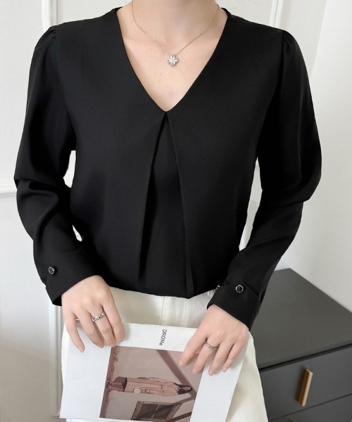 Beststore(ベストストア)の「「上品なとろみ素材」大人のVネックパフスリーブブラウス(シャツ/ブラウス・レディース・ブルー/ブラック/ホワイト・M/L)」の17枚目の写真