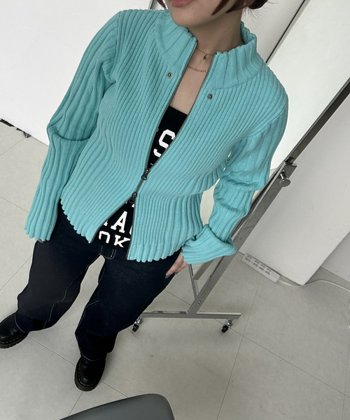 Oriens JOURNAL STANDARD（オリエンス ジャーナルスタンダード）の「フロントジップリブニットトップス（ニット/セーター・レディース・スカイブルー/パープル/グリーン・FREE）」の2枚目の写真