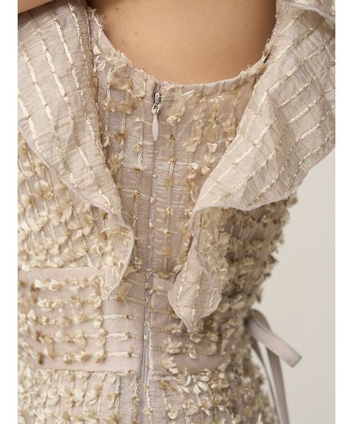 SNIDEL(スナイデル)の「ファブリックフリルドレス(ドレス・レディース・グリーン/グレイッシュベージュ/アイボリー・1/0)」の10枚目の写真