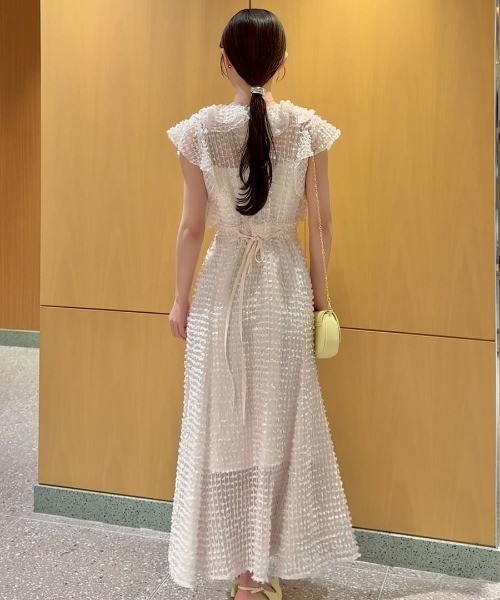 SNIDEL(スナイデル)の「ファブリックフリルドレス(ドレス・レディース・グリーン/グレイッシュベージュ/アイボリー・1/0)」の15枚目の写真