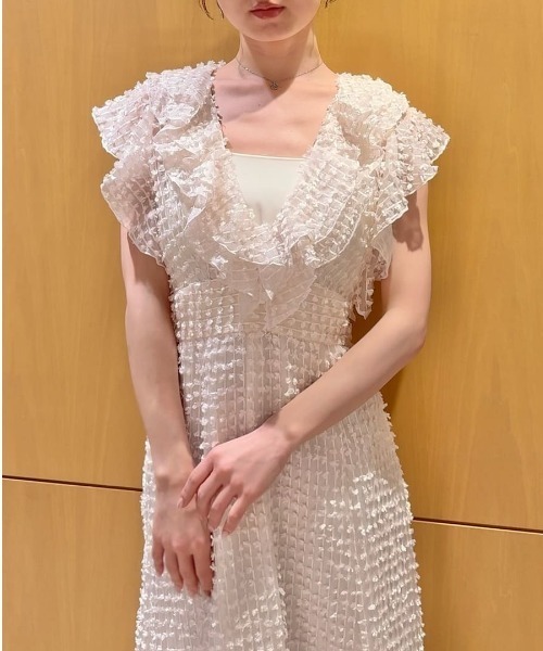 SNIDEL(スナイデル)の「ファブリックフリルドレス(ドレス・レディース・グリーン/グレイッシュベージュ/アイボリー・1/0)」の14枚目の写真