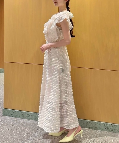 SNIDEL(スナイデル)の「ファブリックフリルドレス(ドレス・レディース・グリーン/グレイッシュベージュ/アイボリー・1/0)」の16枚目の写真