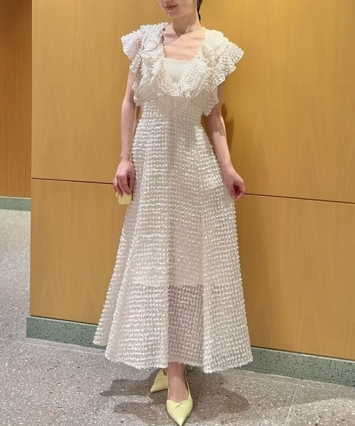 SNIDEL(スナイデル)の「ファブリックフリルドレス(ドレス・レディース・グリーン/グレイッシュベージュ/アイボリー・1/0)」の18枚目の写真