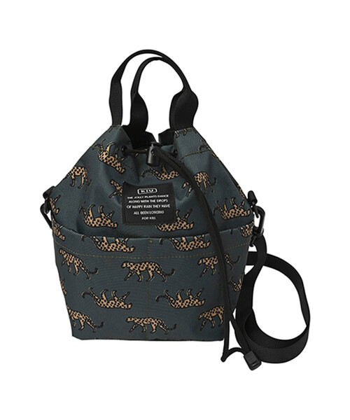 KiU（キウ）の「KiU/キウ 600D POCKETFUL MINI BAG/600D ポケッタフルミニバッグ【K438】（ショルダーバッグ・メンズ・レオパード/ブラック/その他15/ナチュラル/カモフラージュ・ONE SIZE）」の6枚目の写真