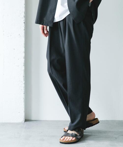 URBAN RESEARCH DOORS(アーバンリサーチドアーズ)の「『イージーケア/速乾/UVカット』クイックドライ 2タック ワイドトラウザー(その他パンツ・メンズ・ホワイト系その他/チャコールグレー・MEDIUM/LARGE/SMALL)」の9枚目の写真