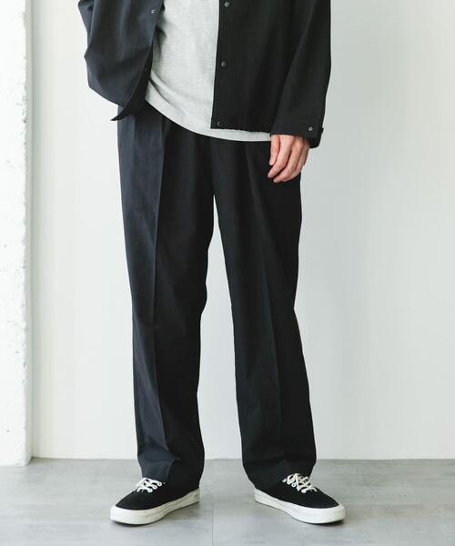 URBAN RESEARCH DOORS(アーバンリサーチドアーズ)の「『イージーケア/速乾/UVカット』クイックドライ 2タック ワイドトラウザー(その他パンツ・メンズ・ホワイト系その他/チャコールグレー・MEDIUM/LARGE/SMALL)」の12枚目の写真