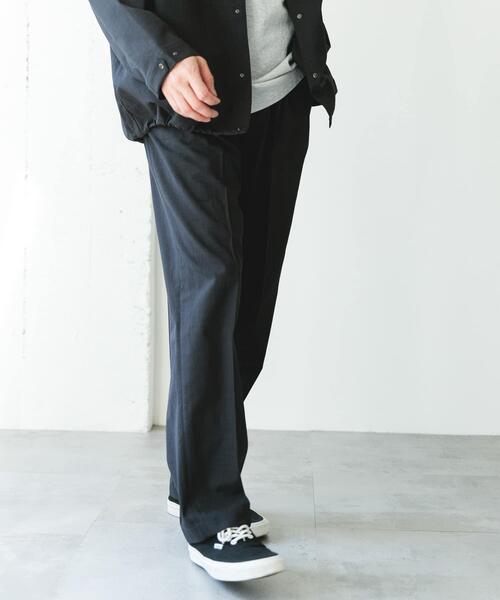 URBAN RESEARCH DOORS(アーバンリサーチドアーズ)の「『イージーケア/速乾/UVカット』クイックドライ 2タック ワイドトラウザー(その他パンツ・メンズ・ホワイト系その他/チャコールグレー・MEDIUM/LARGE/SMALL)」の13枚目の写真