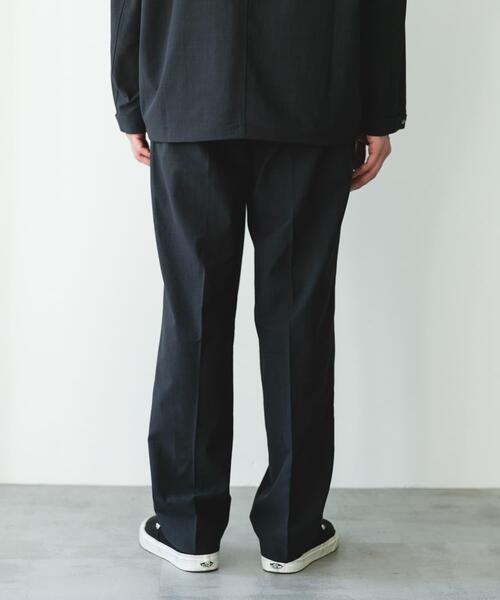 URBAN RESEARCH DOORS(アーバンリサーチドアーズ)の「『イージーケア/速乾/UVカット』クイックドライ 2タック ワイドトラウザー(その他パンツ・メンズ・ホワイト系その他/チャコールグレー・MEDIUM/LARGE/SMALL)」の21枚目の写真