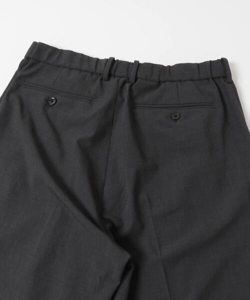 URBAN RESEARCH DOORS(アーバンリサーチドアーズ)の「『イージーケア/速乾/UVカット』クイックドライ 2タック ワイドトラウザー(その他パンツ・メンズ・ホワイト系その他/チャコールグレー・MEDIUM/LARGE/SMALL)」の22枚目の写真