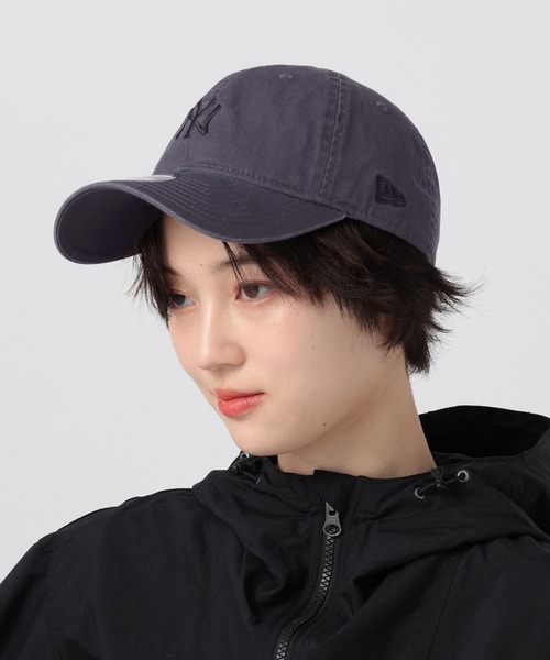 NEW ERA（ニューエラ）の「【NEW ERA(ニューエラ）】別注／920 BACKLOGO CAP（キャップ・レディース・ベージュ/チャコールグレー/アイボリー・FREE）」の3枚目の写真