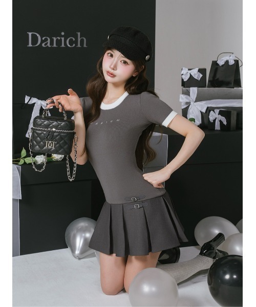 Darich（ダーリッチ）の「ベルトデザインロゴプリーツニットミニ