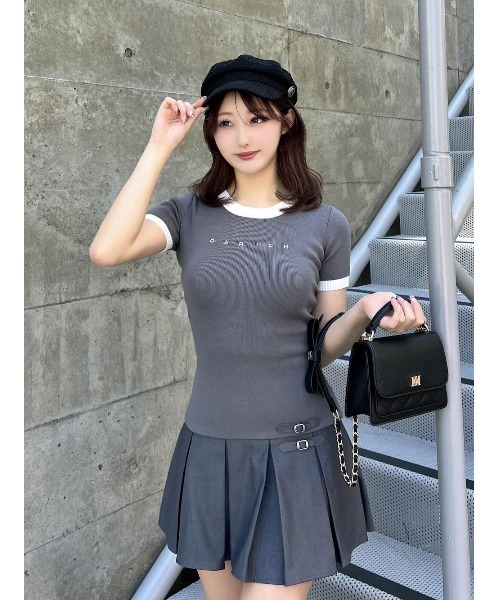 Darich（ダーリッチ）の「ベルトデザインロゴプリーツニットミニ