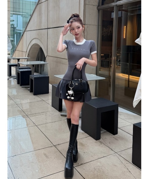 darich ベルトデザインロゴプリーツニットミニワンピース Darich（ダーリッチ）の「ベルトデザインロゴプリーツニットミニ