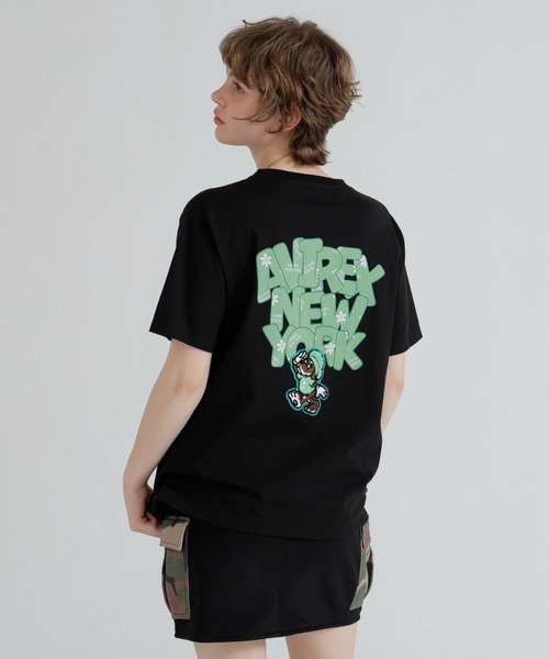 AVIREX(アヴィレックス)の「《直営店限定》S/S SAGARA DOG NEW YORK T-SHIRT(Tシャツ/カットソー・レディース・ブラック/オフホワイト/ピンク・F)」の3枚目の写真